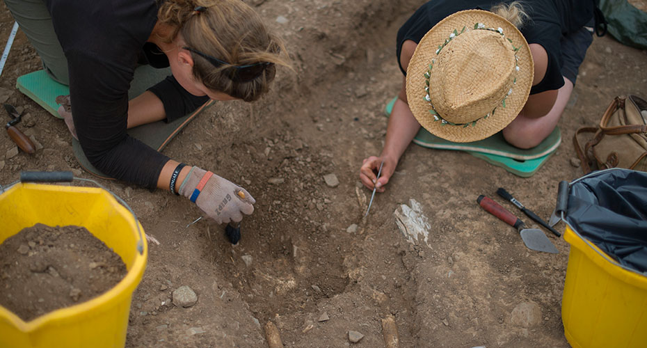 Two students on a dig at Ipplepen